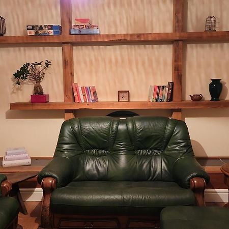 Large 2 Bed Holiday Let In Central Ystradgynlais エクステリア 写真